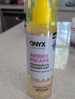 ONYX Professional Amber Escape Fragrance & Shimmer Mist - Yellow Alcohol Free